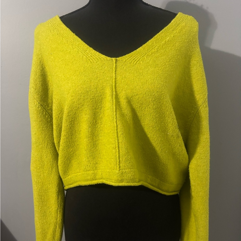 Willow & Wind Grinch green sweater